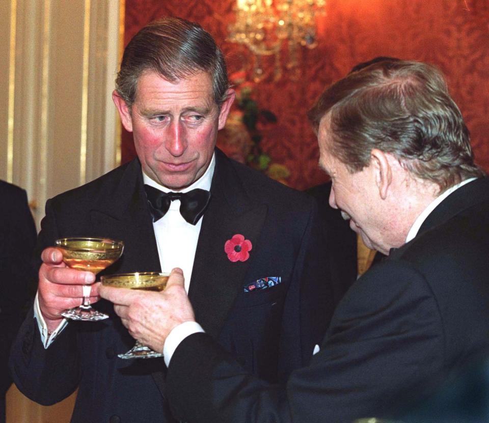 <p>A good royal knows how to make a toast. They are expected to have something more to say to their dinner guests than a simple "Cheers!"</p>