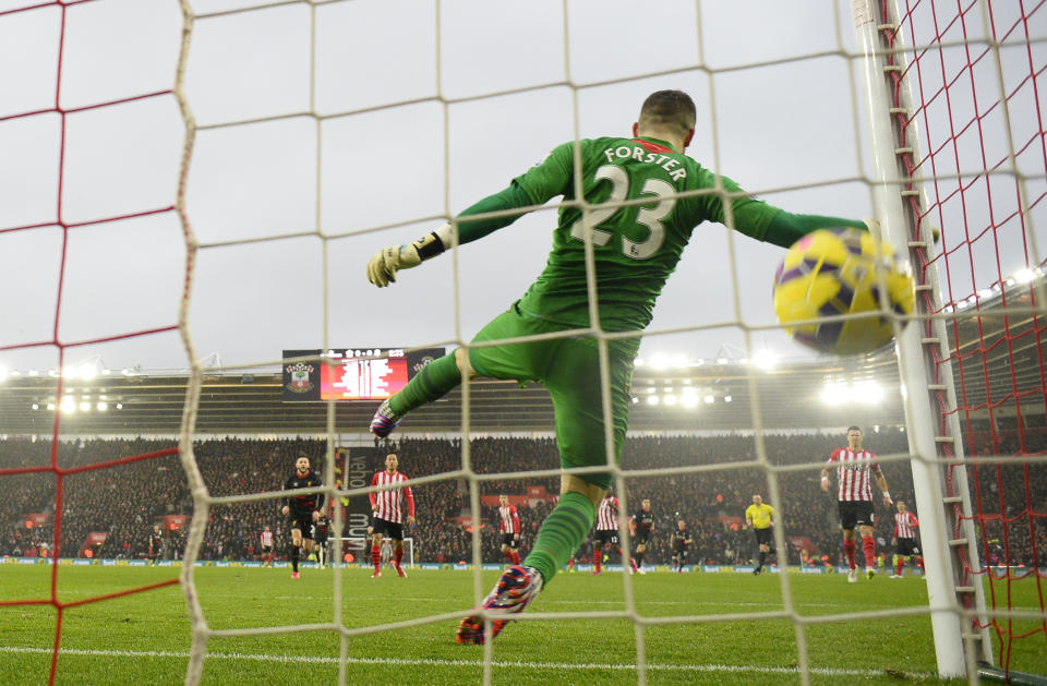 Football - Southampton v Liverpool - Barclays Premier League - St Mary's Stadium - 22/2/15 Philippe Coutinho scores the first goal for Liverpool as Southampton's Fraser Forster attempts to save Reuters / Dylan Martinez Livepic EDITORIAL USE ONLY. No use with unauthorized audio, video, data, fixture lists, club/league logos or "live" services. Online in-match use limited to 45 images, no video emulation. No use in betting, games or single club/league/player publications. Please contact your account representative for further details.