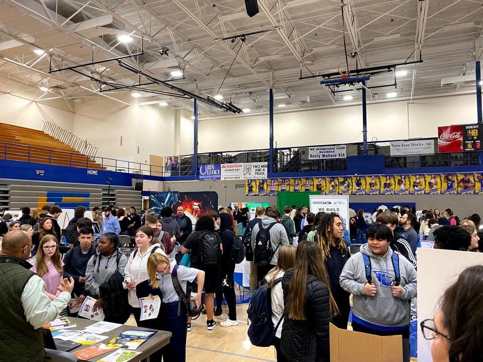 Freshmen and sophomores attend a Career Pathways Fair on Jan. 26 at Karns High School, with 88 opportunities to engage with pathway teachers and student ambassadors, college and trade school representatives, and industry professionals.