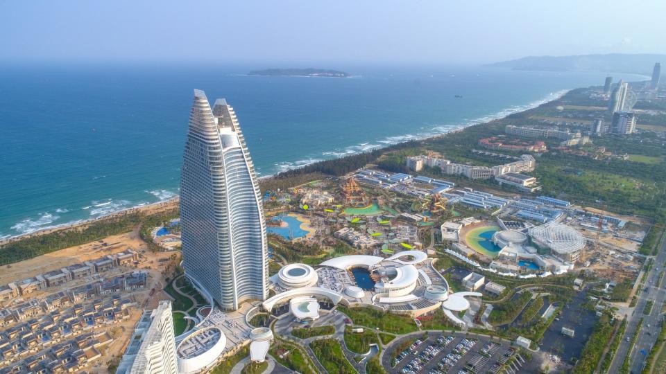 Die Haitang-Bucht in Sanya zählt zu den Haupt-Attrakionen auf der chinesischen Urlaubsinsel Hainan. - Copyright: picture alliance/dpa/HPIC/Gao Lin