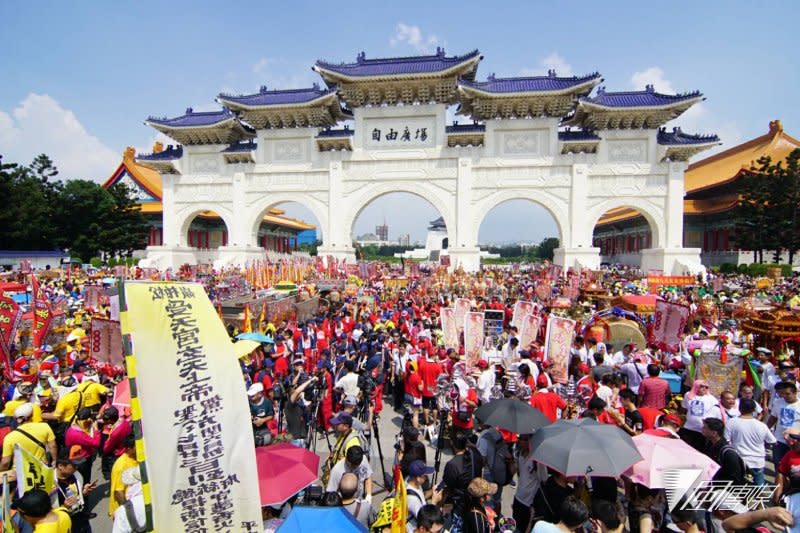 2017-07-23--「史上最大科，眾神上凱道」遊行，上百轎班於中正紀念堂自由廣場匯聚02-盧逸峰攝