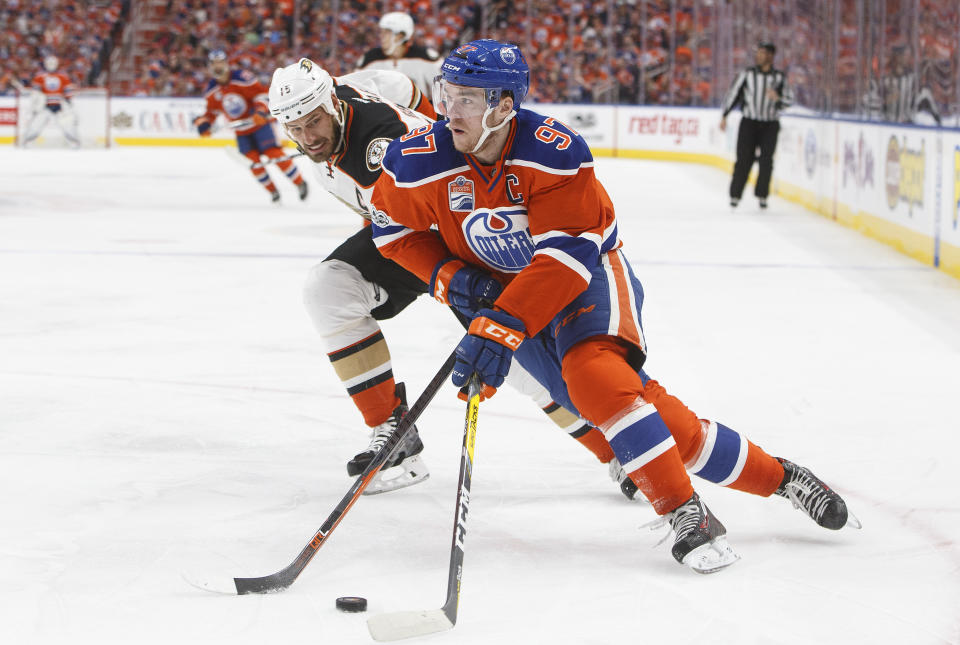 Blessed with the No. 1 pick in your Yahoo fantasy hockey draft? There’s only one player you need to think about drafting, and that’s Edmonton’s Conor McDavid. (Jason Franson/The Canadian Press via AP)