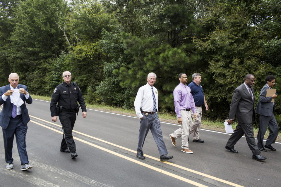 Quinton Tellis, fourth from right, walks towards his former residence during a court field trip on Thursday, Sept. 27, 2018. Tellis is charged with burning 19-year-old Jessica Chambers to death on Dec. 6, 2014. He has pleaded not guilty. (Brad Vest/The Commercial Appeal via AP, Pool)