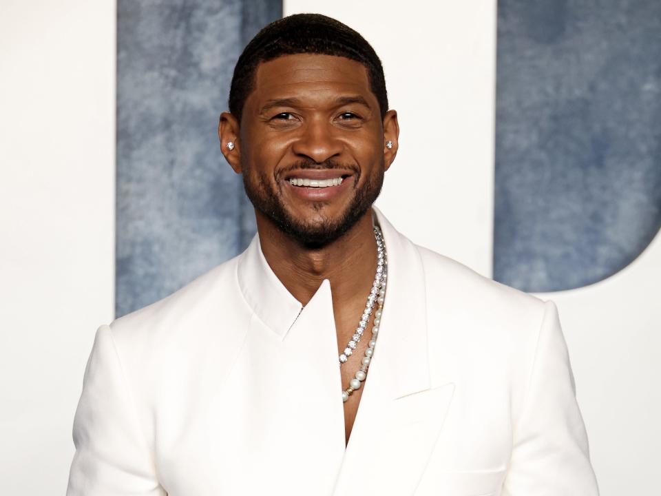 Usher attends the 2023 Vanity Fair Oscar Party hosted by Radhika Jones at Wallis Annenberg Center for the Performing Arts on March 12, 2023