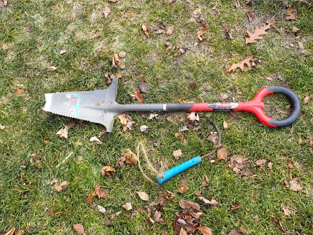 A Root Slayer spade, top, and CobraHead weeder are excellent tools — and gifts.