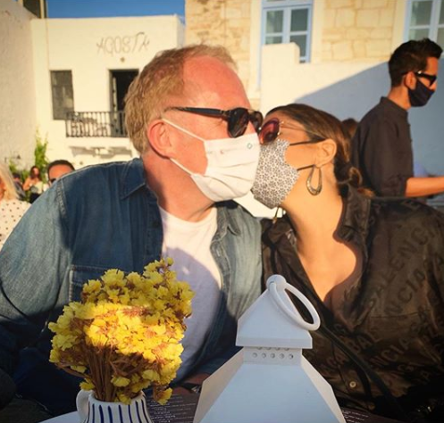 Salma and her husband, billionaire businessman François-Henri Pinault, share a face-masked smooch. Photo: Instagram/salmahayek.