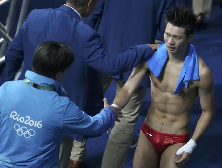 2016 Rio Olympics - Diving - Men's 10m Platform Final - Maria Lenk Aquatics Centre - Rio de Janeiro, Brazil - 20/08/2016. Chen Aisen (CHN) of China celebrates winning the gold. REUTERS/Pilar Olivares