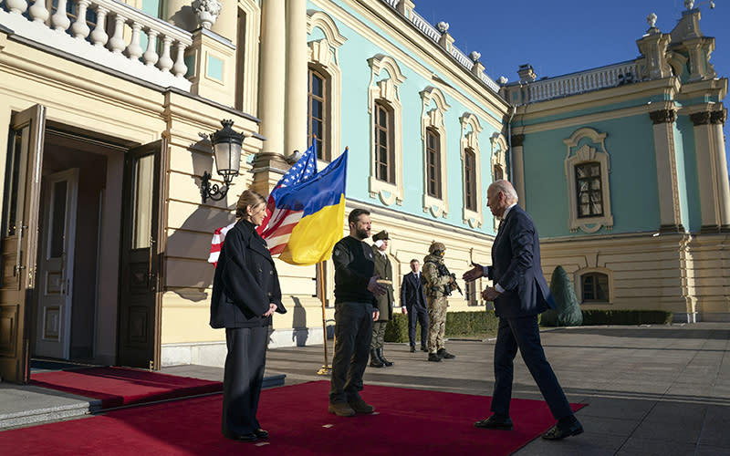 President Biden meets with Ukrainian President Volodymyr Zelensky