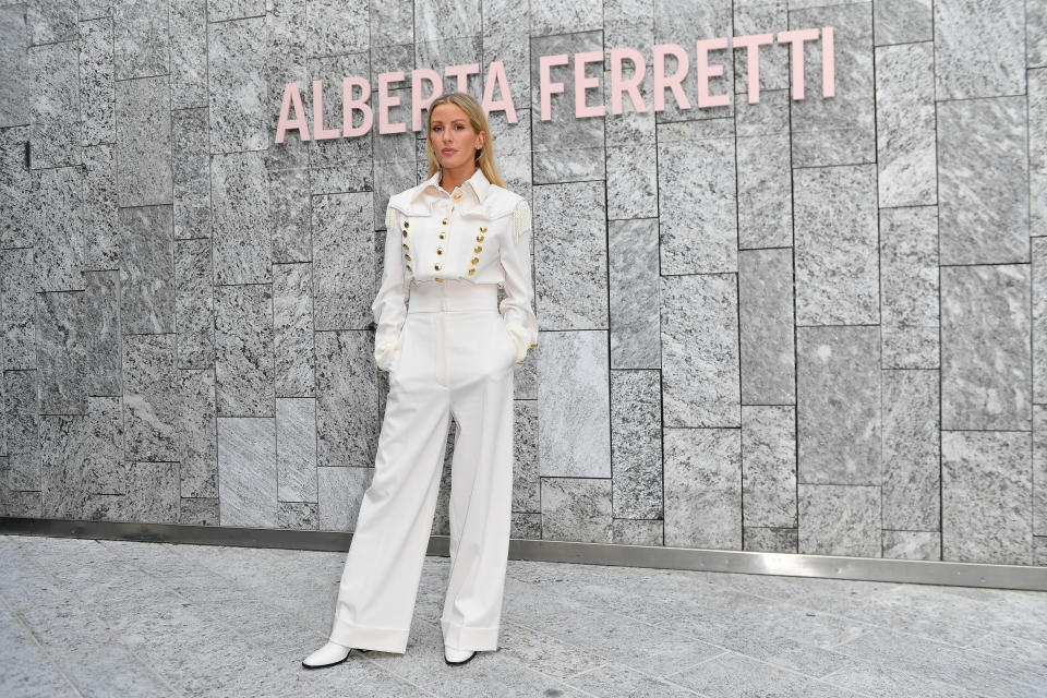 Ellie Goulding también es muy fan de los diseños de Alberta Ferretti y, por lo tanto, no se quiso perder la nueva colección primavera-verano 2020. (Foto: Jacopo Raule / Getty Images)