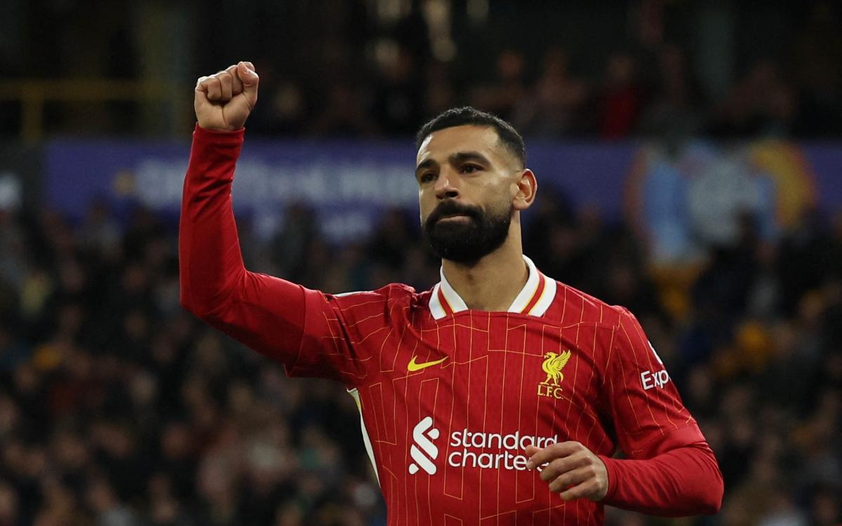 Mohamed Salah penalty takes Liverpool to top of Premier League