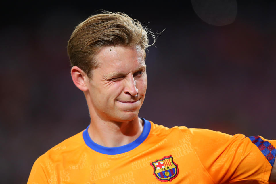 BARCELONA, SPAIN - MAY 22: Frenkie De Jong of FC Barcelona warms up prior the LaLiga Santander match between FC Barcelona and Villarreal CF at Camp Nou on May 22, 2022 in Barcelona, Spain. (Photo by Eric Alonso/Getty Images)