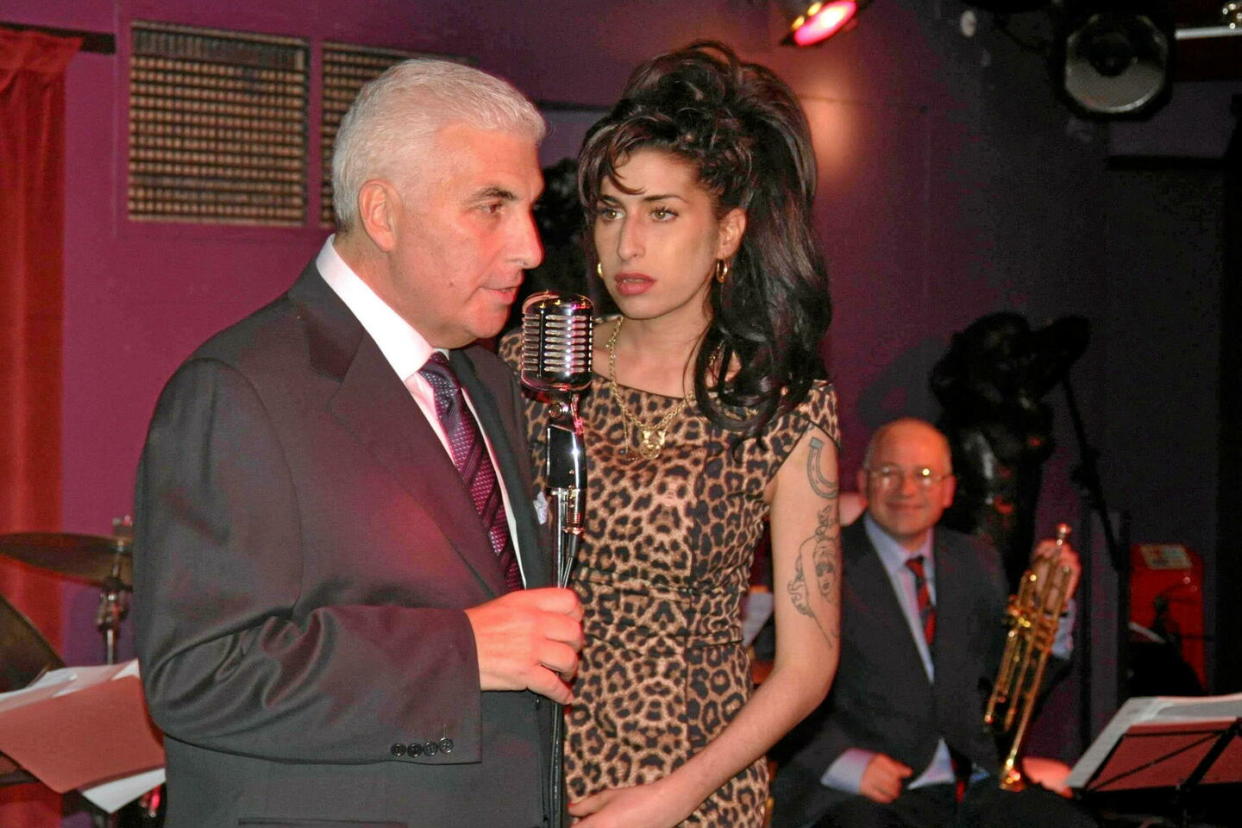 Amy Winehouse et son père Mitch Winehouse, le 7 octobre 2010.  - Credit:TCD/ZJF/WENN.COM/SIPA / SIPA / TCD/ZJF/WENN.COM/SIPA