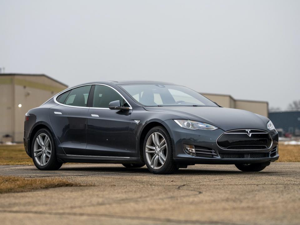 2015 Tesla Model S P85D _0