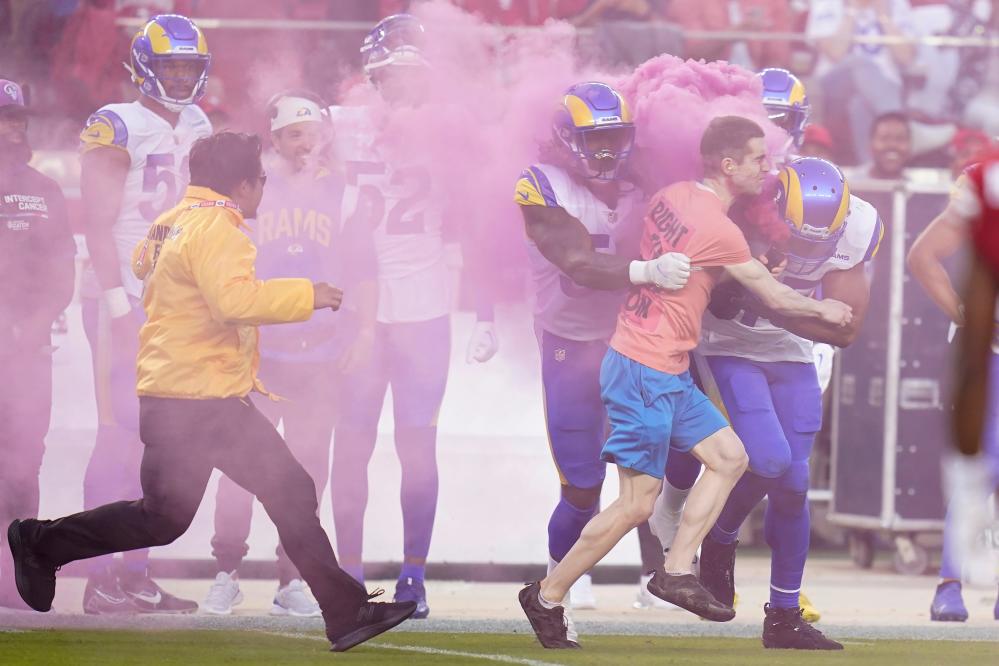 Bobby Wagner trucks protestor carrying pink flare during Rams