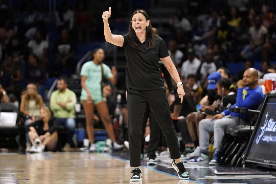 New York Liberty coach Sandy Brondello shouts to players during the second half of the team's WNBA basketball game against the Dallas Wings in Arlington, Texas, Wednesday, Aug. 10, 2022. (AP Photo/Tony Gutierrez)