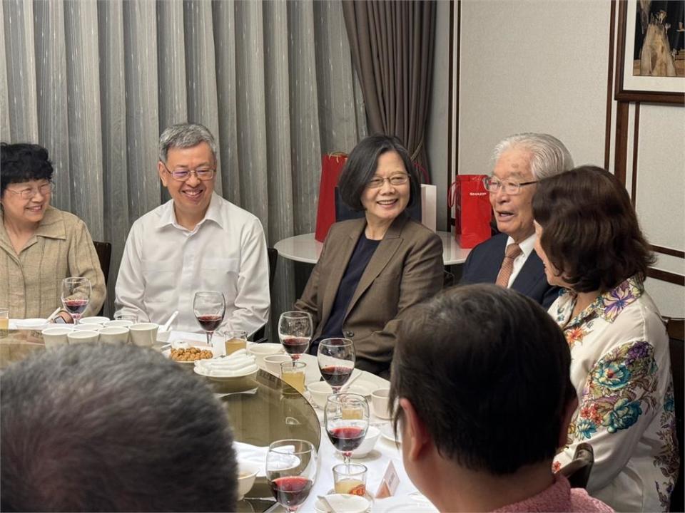 Fête du 93e anniversaire du conseiller présidentiel exclusif Huang Kunhu et de l'ancienne présidente Tsai Ing-wen ont fait une apparition surprise