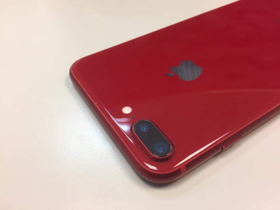 蘋果舊換新機活動，用戶能夠以iPhone 6至iPhone 8間的機種來舊換新換購iPhone XR或iPhone XS。      圖：張嘉哲/攝