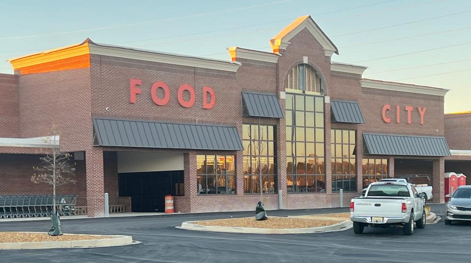 Gadsden's new Food City store at the Gadsden Mall is now set to open about Feb. 1, according to company CEO Steven C. Smith. The building now has power, final detail work is underway and employees are being hired.