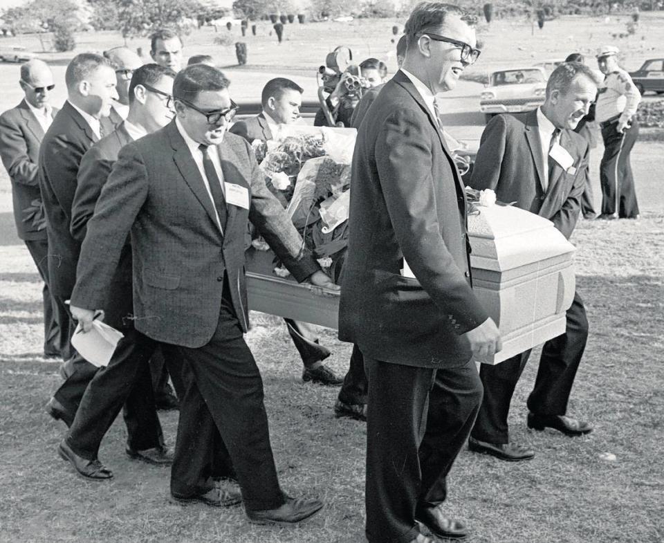 Reporters carried Lee Harvey Oswald’s casket when police officers asked for help at his Nov. 25, 1963, funeral in Fort Worth. The tall man in the foreground is funeral director Paul Groody. Behind him are Mike Cochran of The Associated Press; a man originally identified by some as Star-Telegram reporter Ed Horn and by others as WBAP/820 AM reporter Bob Dickson; Star-Telegram reporter Jerry Flemmons. On the far side of the casket are Preston McGraw of United Press International, front, and Star-Telegram reporter Jon McConal, rear. The man obscured between them has never been identified.