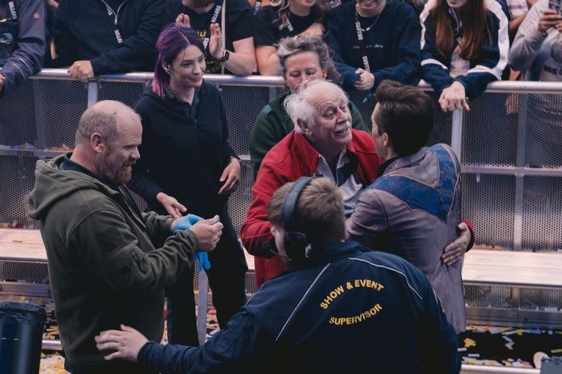 The moment Brandon Flowers halts The Killers Manchester gig to check in on this daring crowd surfer -Credit:@RobLoud