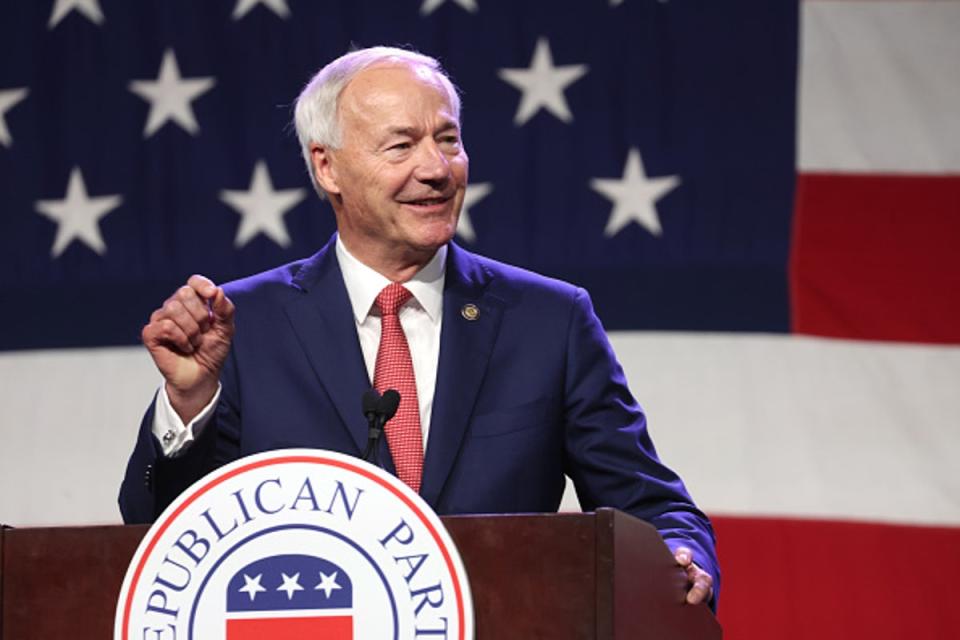 Republican presidential candidate former Arkansas Governor Asa Hutchinson speaks to guests at the Republican Party of Iowa 2023 Lincoln Dinner (Getty Images)