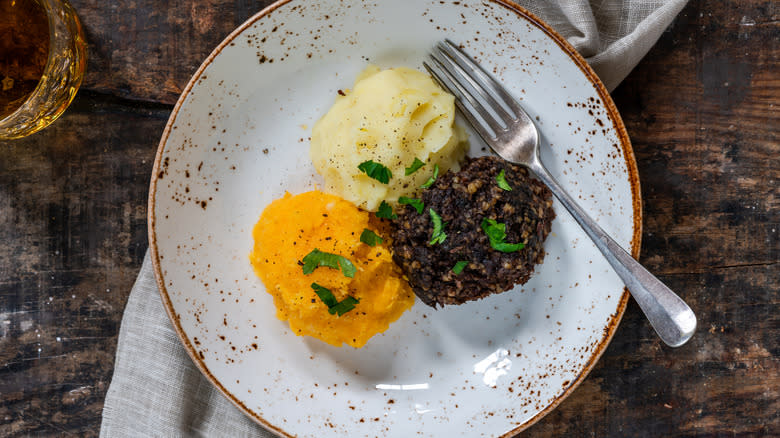 haggis with potatoes and turnips