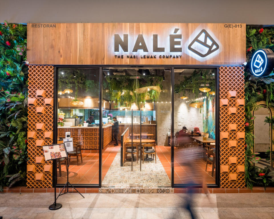 NALÉ - Store front (Midvalley outlet)