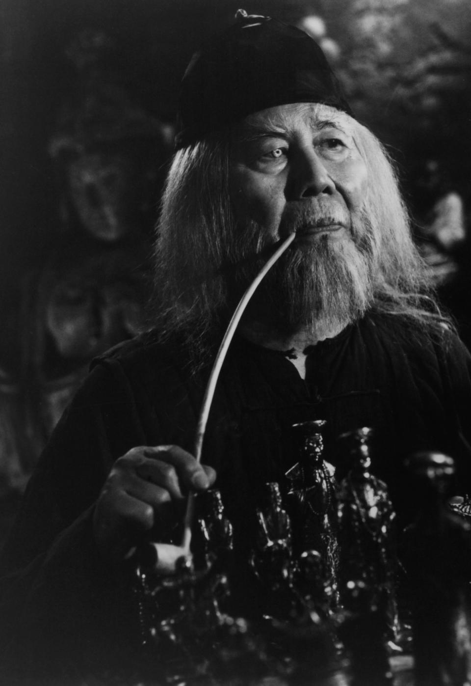 Keye Luke as a Chinese merchant in a scene from the film 'Gremlins', 1984