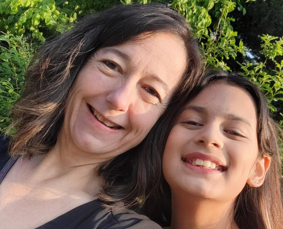 Carrie Soto (left) and daughter Willow Soto take a selfie together.