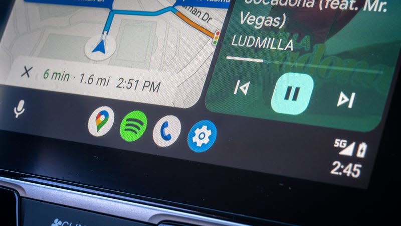 A photo of the dock on Android Auto