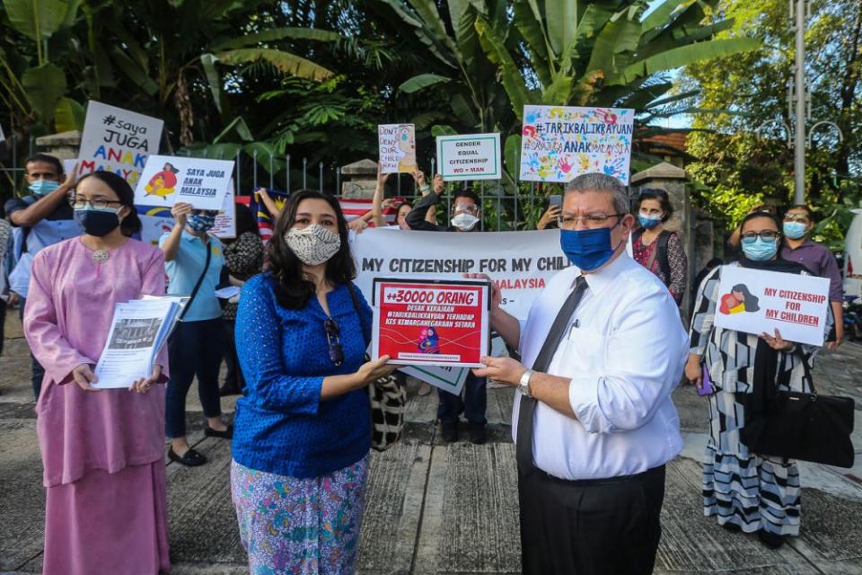 Family Frontiers president Suriani Kempe hands the #TarikBalikRayuan petition to Foreign Minister Datuk Saifuddin Abdullah outside the Parliament building in Kuala Lumpur September 23, 2021. — Picture by Yusof Mat Isa