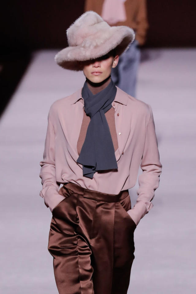 Big hats and simple elegance for Tom Ford at NY Fashion Week – Morning  Journal