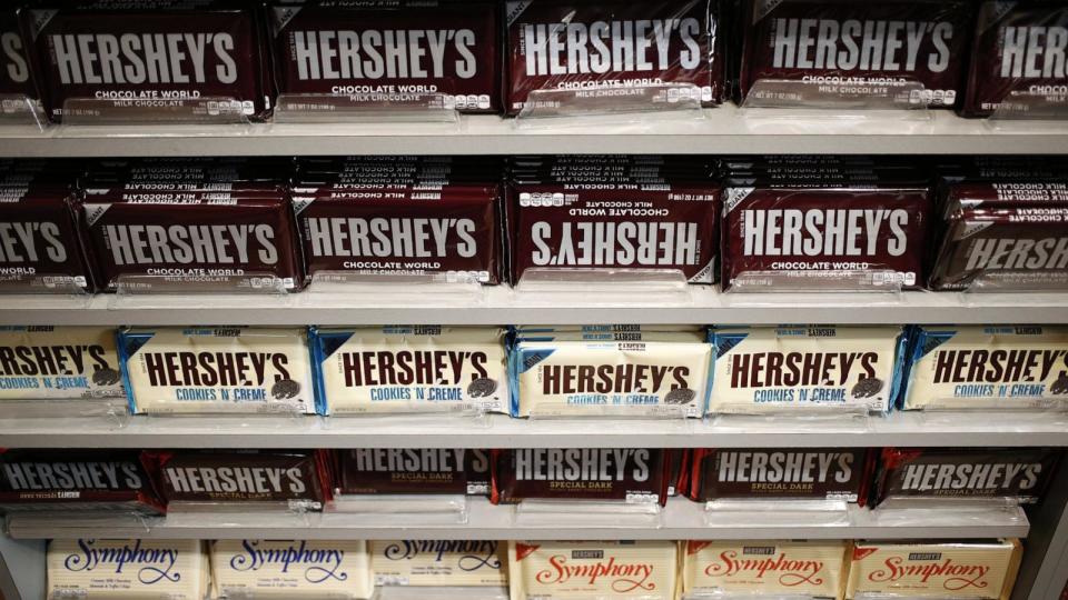 PHOTO: Hershey Co. candy bars are displayed for sale inside of the company's Chocolate World visitor center in Hershey, Pa., Nov. 28, 2017.  (Luke Sharrett/Bloomberg via Getty Images)