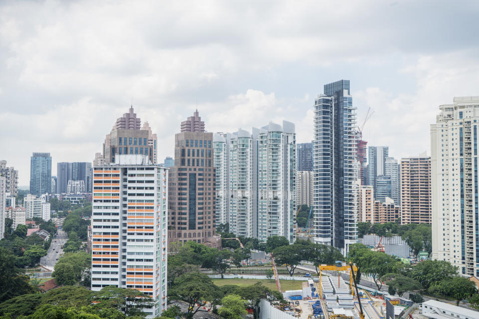 Public and private housing developments near Singapore’s Orchard Road shopping district. Rents for expatriates in Singapore fell due to a slower economy and fewer relocations, according to ECA International. (Photo: Getty Images)