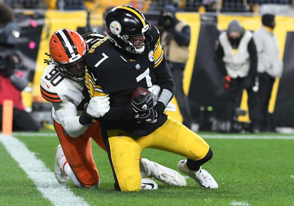 Cleveland Browns defensive end Jadeveon Clowney sacks Pittsburgh Steelers quarterback Ben Roethlisberger during the third quarter of Monday night's game at Heinz Field.