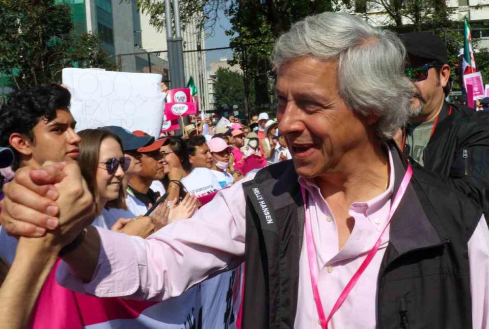 Claudio X González Guajardo durante la marcha en defensa del INE