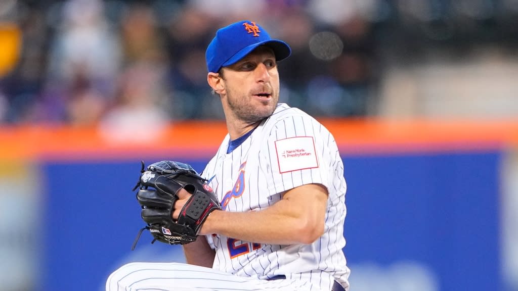 New York Mets pitcher Max Scherzer (21) delivers a pitch during the first inning against the San Diego Padres at Citi Field