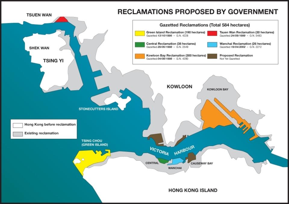 政府曾經提出五大型填海計劃，當年因《保護海港條例》未能落實。圖中顏色（黃、綠、橙、紅、藍）標示五大計劃填海範圍。（保護海港協會網站圖片）
