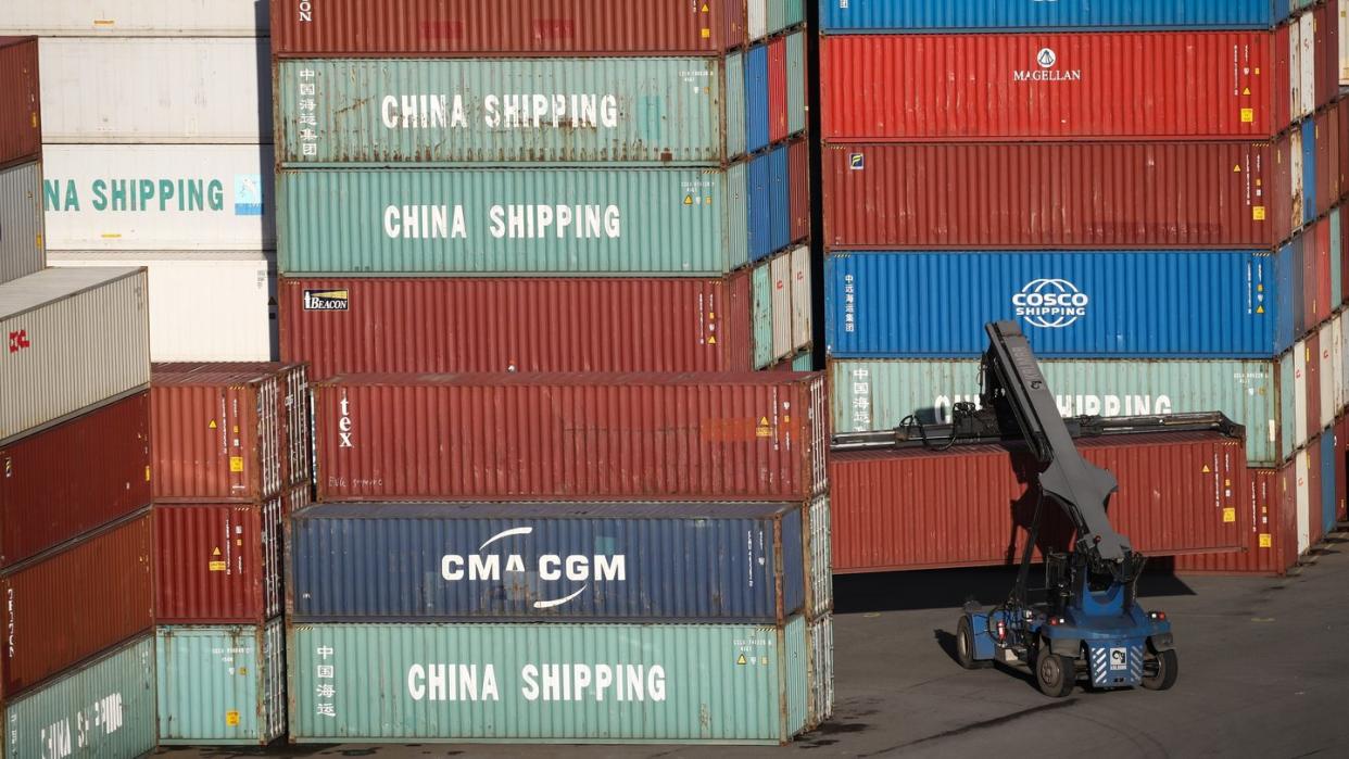 Export-Container im Hamburg Hafen. Volkswirten zufolge könnte die deutsche Industrie unter Lieferengpässen in Folge des Coronavirus aus China noch mehr leiden.