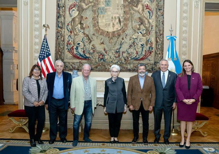 La comitiva de la CGT en el Palacio Bosch, con las autoridades de EE.UU.: Marta Pujadas, José Luis Lingeri, Andrés Rodríguez, Wendy Sherman, Gerardo Martínez, Marc Stanley y Victoria Tyszka Cedeño