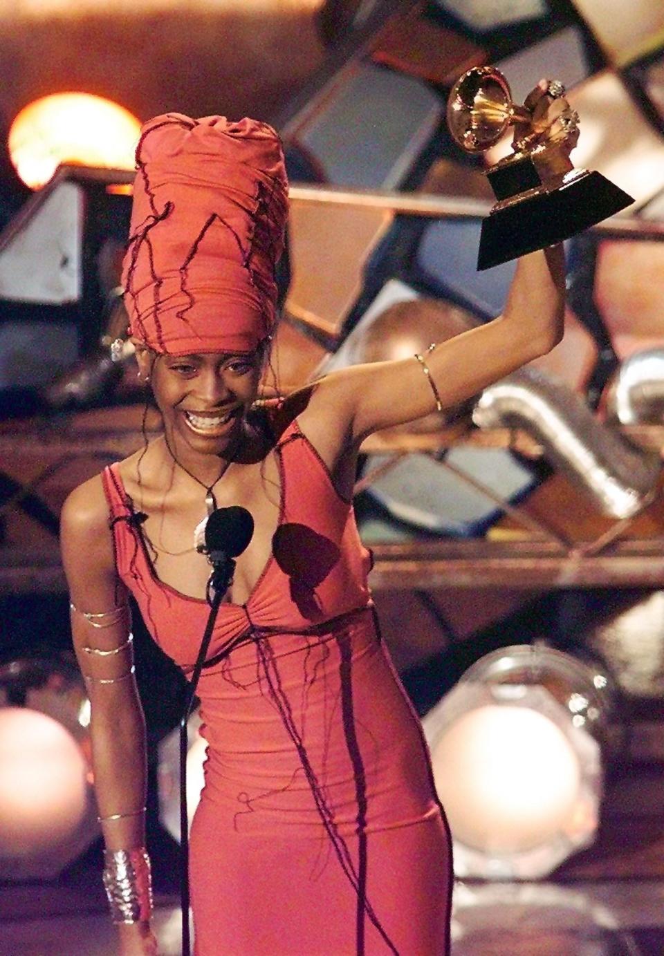 Erykah Badu holds up her Grammy after winning in the Best R&B Category for her album "Baduizm"