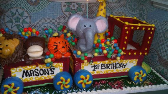 Cake, Birthday cake, Sugar paste, Dessert, Cake decorating, Food, Baked goods, Buttercream, Fondant, Sweetness, 