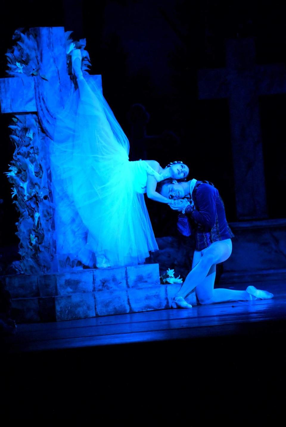 Alihaydée Carreño y Osmani Molina en la inolvidable “Giselle” de CCBM en febrero del 2007, en el teatro Jackie Gleason de Miami Beach.