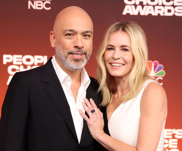 Jo Koy and Chelsea Handler arrive to the 2021 People's Choice Awards. (Photo: Rich Polk/E! Entertainment via Getty Images)