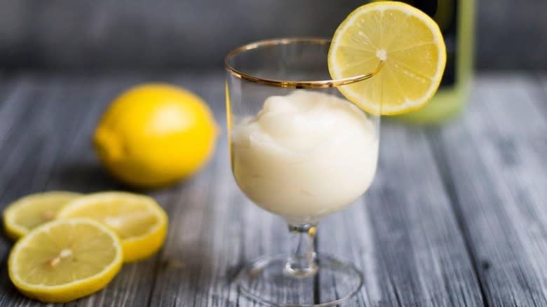 Frozen limoncello cocktail