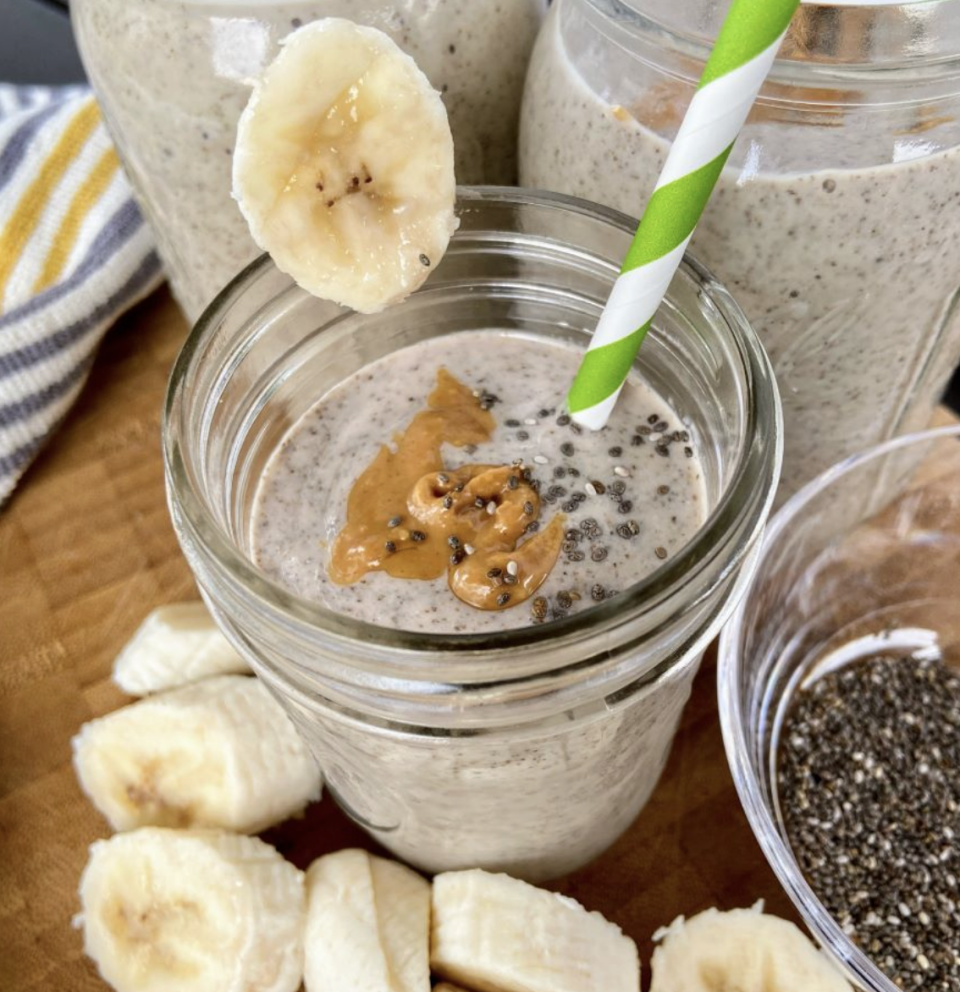 4) Banana Chia Smoothie