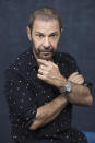 Ricardo Rojas posa para un retrato para promocionar la serie "And Just Like That..." el lunes 29 de mayo de 2023 en Los Ángeles. Rojas, estilista de celebridades como Donatella Versace, Cher y Mariah Carey, aparecerá en dos episodios de la serie de HBO. (Foto Willy Sanjuan/Invision/AP)