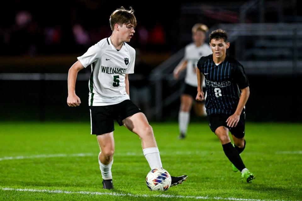 Williamston's Cale Pederson moves the ball against Okemos during the first half on Tuesday, Oct. 4, 2022, at Okemos High School.