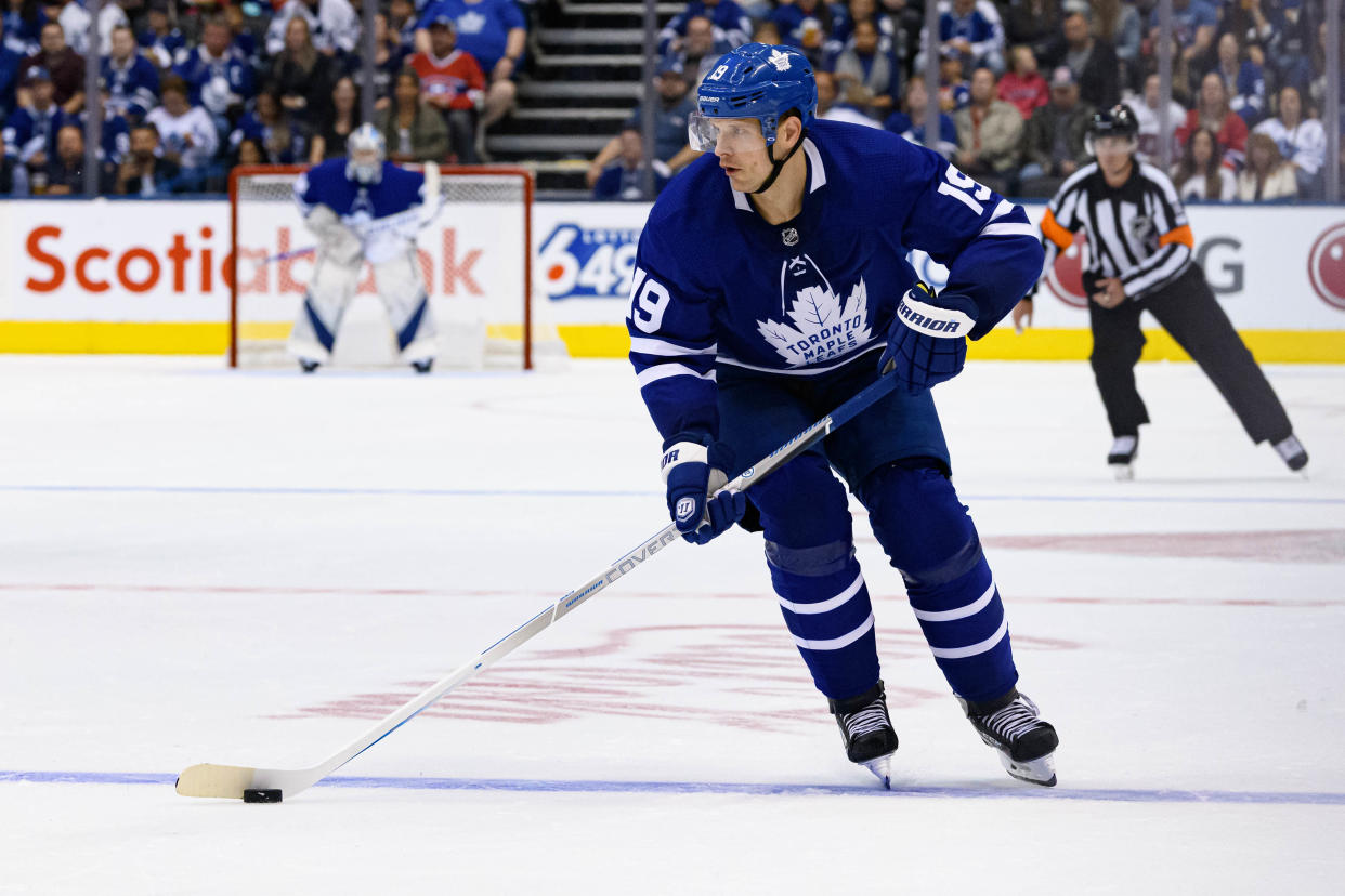 TORONTO, ON - SEPTEMBER 25: Toronto Maple Leafs center Jason Spezza (19) skates with the puck during the NHL Preseason game between the Montreal Canadiens and the Toronto Maple Leafs on September 25, 2019, at Scotiabank Arena in Toronto, ON, Canada. (Photo by Julian Avram/Icon Sportswire via Getty Images)