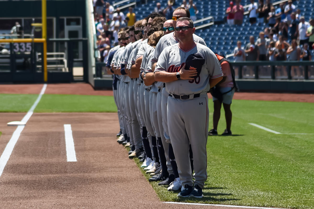 Tim Hudson leaves Auburn baseball staff for Lee-Scott; Tigers hire Daron  Schoenrock 